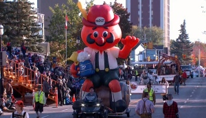 An Onkel Hans float greets parade watchers during the 2022 Oktoberfest Fest Parade. (CTV Kitchener)