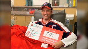 Jeff Melnick donates blood at Canadian Blood Services in Winnipeg on Nov. 8, 2022. (Source: Scott Andersson/ CTV News Winnipeg)