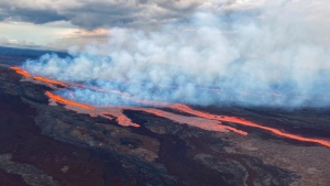 Muona Lao erupts in Hawaii after 40 year dormancy