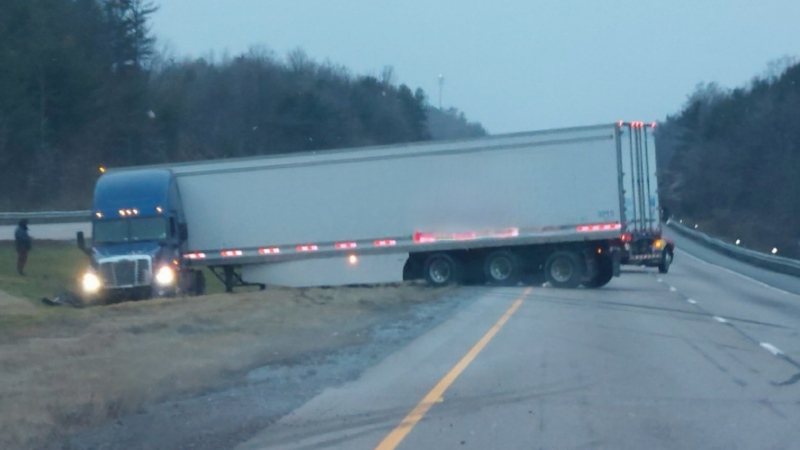 A jackknifed transport truck has closed the westbound Highway 401 east of Kingston. (OPP)