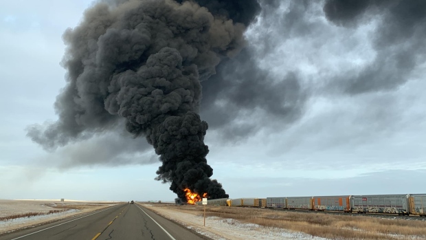 A plume of black smoke rises from a train derailment near Macoun, Sask. on Dec. 1, 2022. (Courtesy: Amber Mantei)