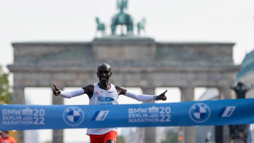 Eliud Kipchoge wins the 2022 Berlin Marathon