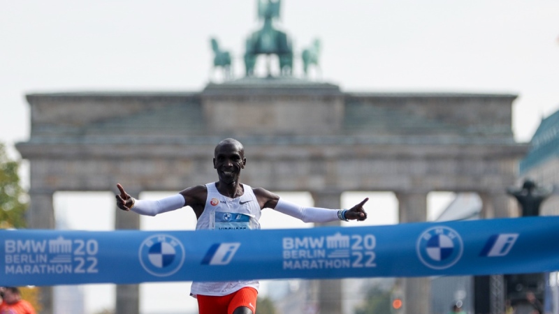 Kenya's Eliud Kipchoge crosses the line to win the Berlin Marathon in Berlin, Germany, on Sept. 25, 2022. (Christoph Soeder / AP) 