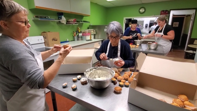 Volunteers make cupcakes for strangers in Chilliwack.