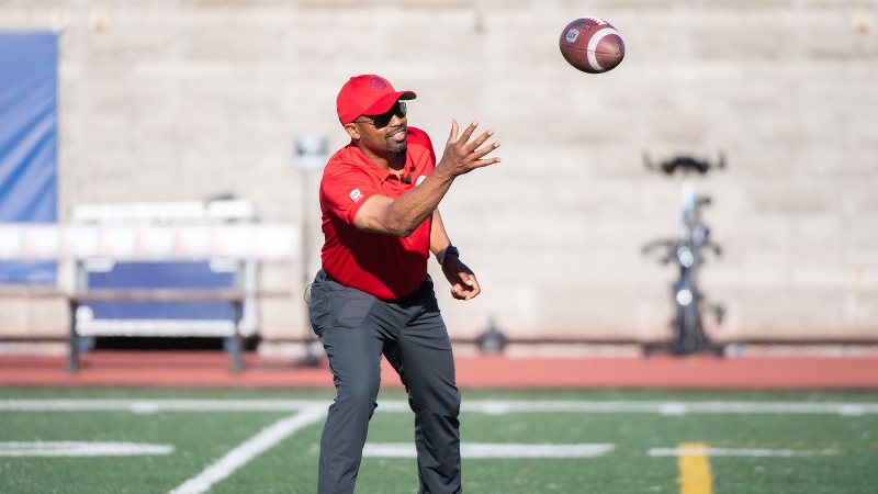 Khari Jones attempts to catch a ball prior to a CFL pre-season football game against the Ottawa Redblacks in Montreal, Friday, June, 3, 2022. (Graham Hughes/THE CANADIAN PRESS)