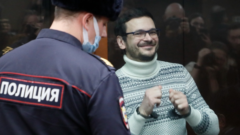 Ilya Yashin in a Moscow courtroom