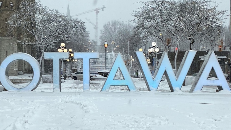 The OTTAWA sign as snow falls in downtown Ottawa. (Natalie van Rooy/CTV News Ottawa) 