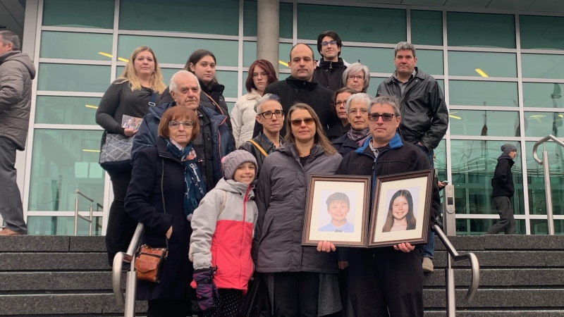 Alyssa, Susan and Greg Lodge stand in front of the Kitchener courthouse with friends and family behind them on Jan. 10, 2023. (CTV News/Krista Sharpe)
