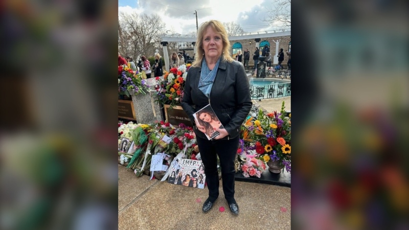 Colleen Cole of Porters Lake, N.S., attended a public memorial service for Lisa Marie Presley at Graceland. (Courtesy: Colleen Cole)