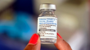 Tameiki Lee, a Jackson-Hinds Comprehensive Health Center nurse, holds a vial of the Moderna COVID-19 booster vaccine at an inoculation station next to Jackson State University in Jackson, Miss., Nov. 18, 2022. (AP Photo/Rogelio V. Solis)
