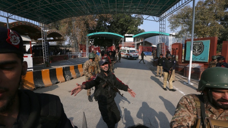 Suicide bomber kills 59, wounds over 150 at Pakistan mosque