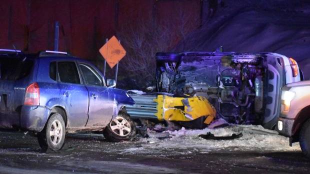 Motor vehicle collision on Essa road in Barrie. January 31. 2023 (Michael Chorney)