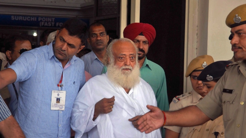Asaram Bapu, centre, is brought for interrogation by police in Jodhpur, India, on Sept. 1, 2013. (Sunil Verma / AP) 