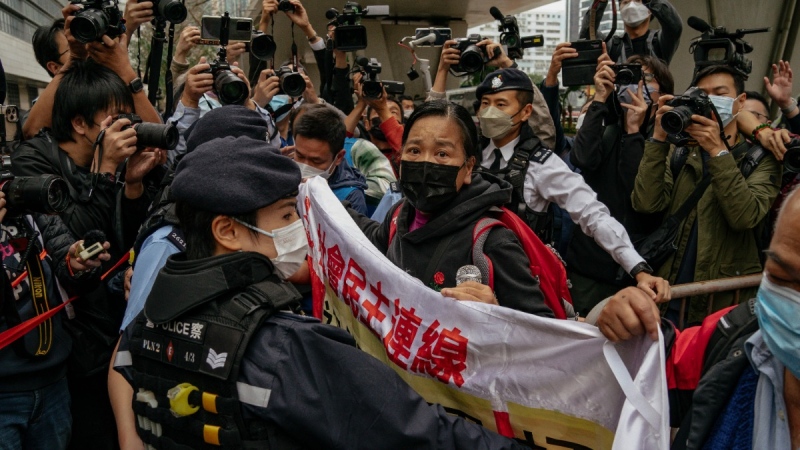 Members of League of Social Democrats scuffling with police outside the West Kowloon Magistrates' Courts in Hong Kong, on Feb. 6, 2023. (Anthony Kwan / AP) 