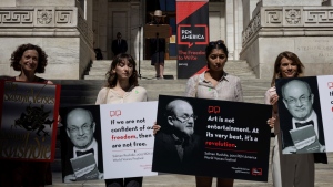 A group of writers and supporters gather in solidarity in support of author Salman Rushdie outside the New York Public Library, Friday, Aug. 19, 2022, in New York. (AP / Yuki Iwamura) 