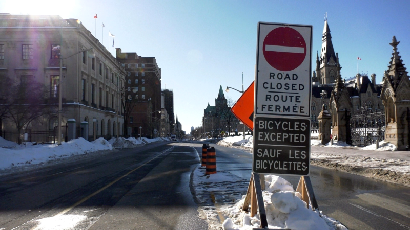 Wellington Street remains closed in front of Parliament Hill on Feb. 8, 2023. (Peter Szperling/CTV News Ottawa) 