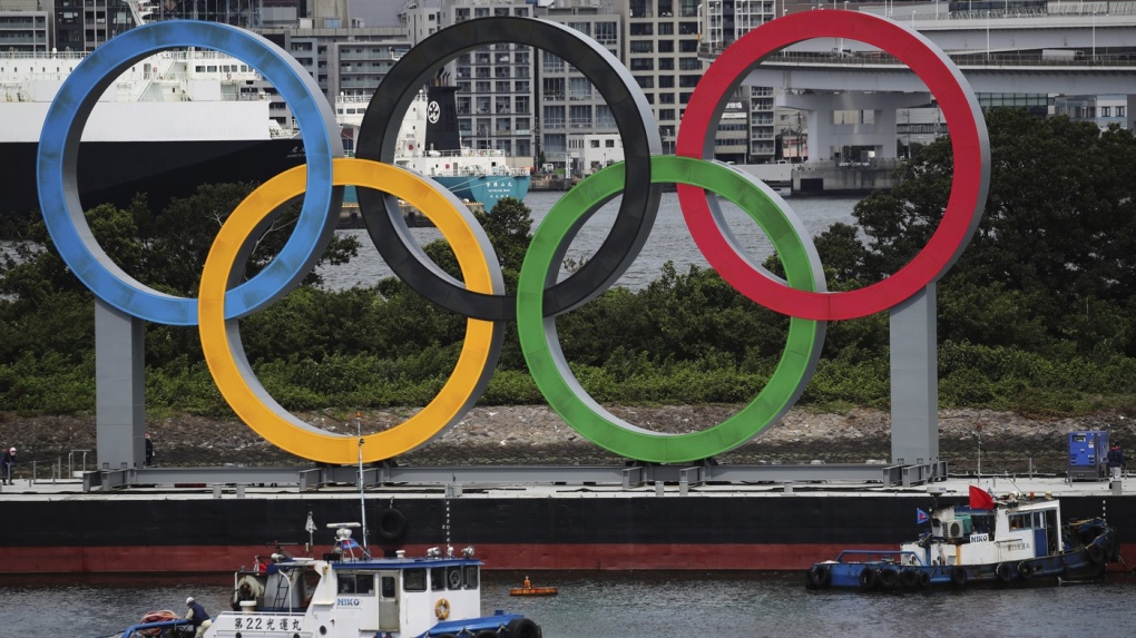Boats prepare to tow giant Olympic rings 