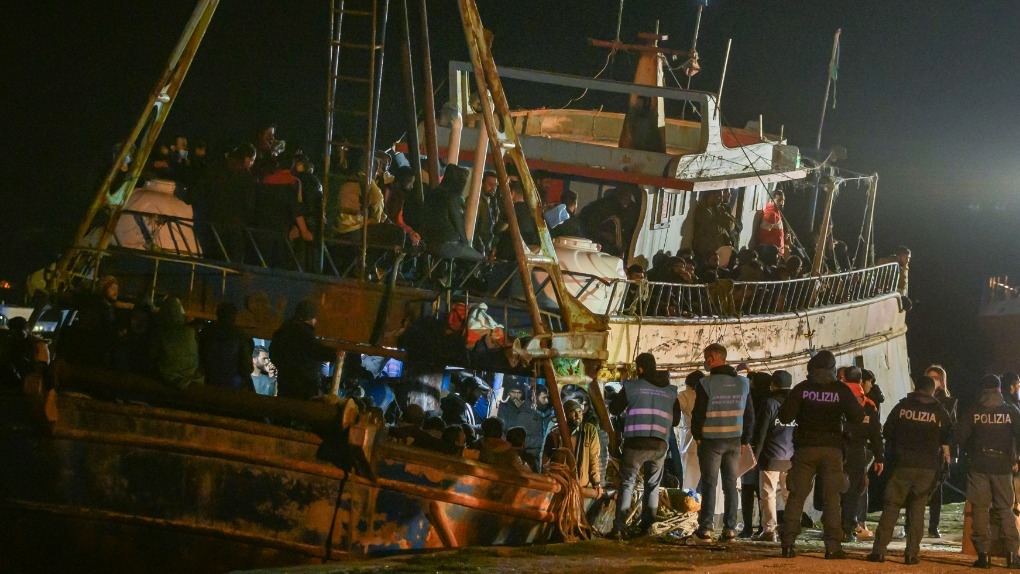 500 migrants in the port of Crotone