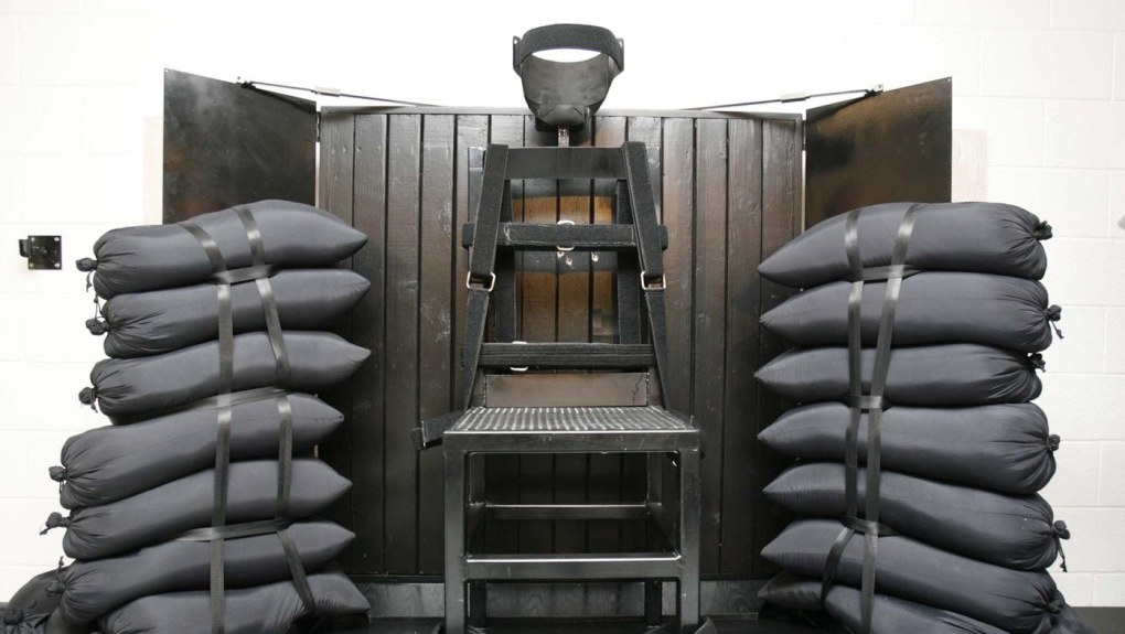 A chair sits in the execution chamber 