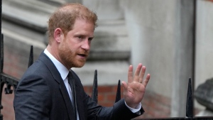 Britain's Prince Harry waves to the media as he arrives at the Royal Courts of Justice in London, March 28, 2023. (AP Photo/Alastair Grant)