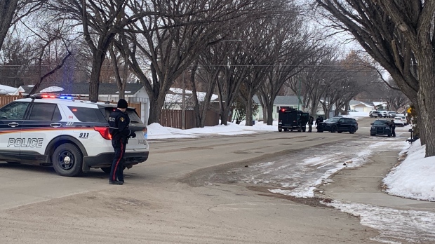 The Saskatoon police are on the scene of an apparent standoff in the Mount Royal neighbourhood this morning. (Dan Shingoose / CTV News)