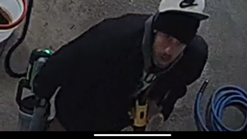 Windsor police are looking to identify this suspect wanted in relation to a robbery at a business in the 400 block of Tecumseh Road West in Windsor, Ont. (Source: Windsor Police Service/Twitter)