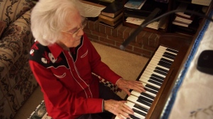 104-year-old pianist still playing melodies