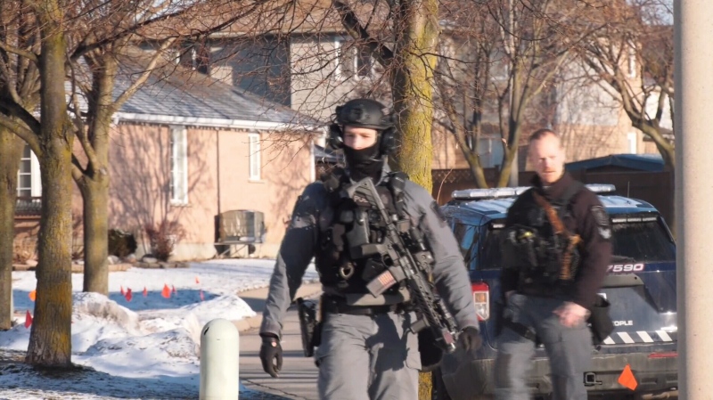 A tactical officer is seen in the area of Erinbrook Drive and Rockwood Road in Kitchener on March 30, 2023. (Karis Mapp/CTV Kitchener)