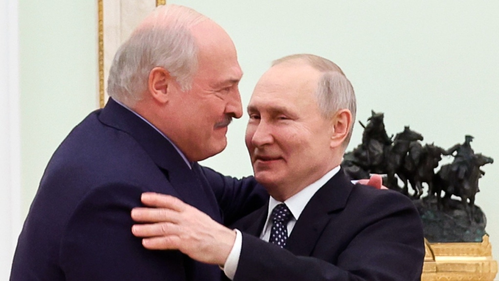 Alexander Lukashenko, Vladimir Putin embrace