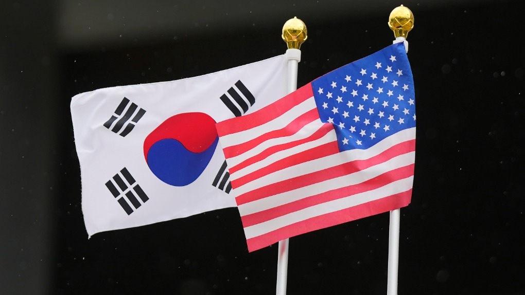Flags of South Korea and the United States