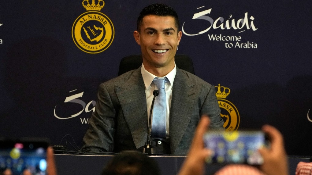 Cristiano Ronaldo signs with Saudi Arabian club Al Nassr for reported  record-breaking salary