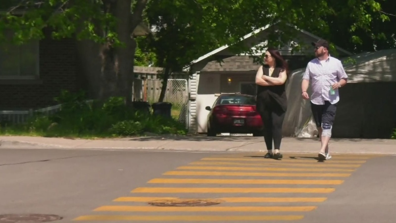 Laval drivers not respecting crosswalk: residents