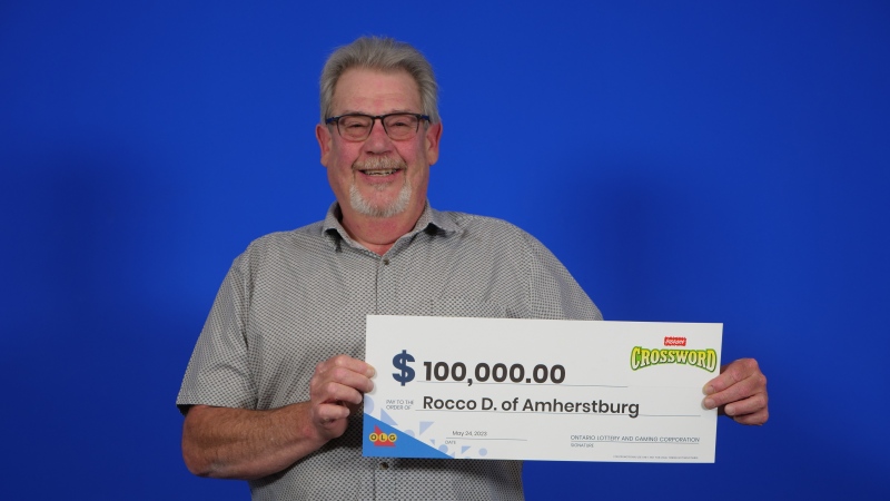 Rocco Dipierdomenico of Amherstburg, Ont. with his winnings at the OLG Prize Centre in Toronto, Ont. (Source: OLG)