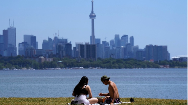 People eat lunch on a hot day in Toronto on Thursday, June 23, 2022. THE CANADIAN PRESS/Nathan Denette