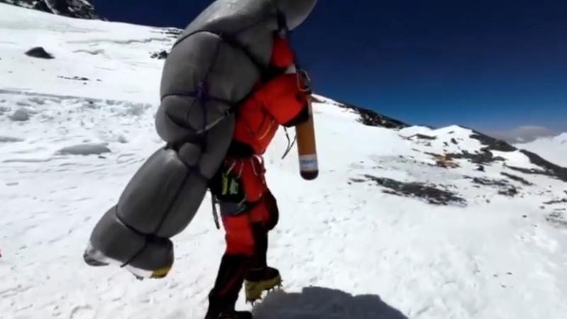 Sherpa performs high-altitude Mt. Everest rescue