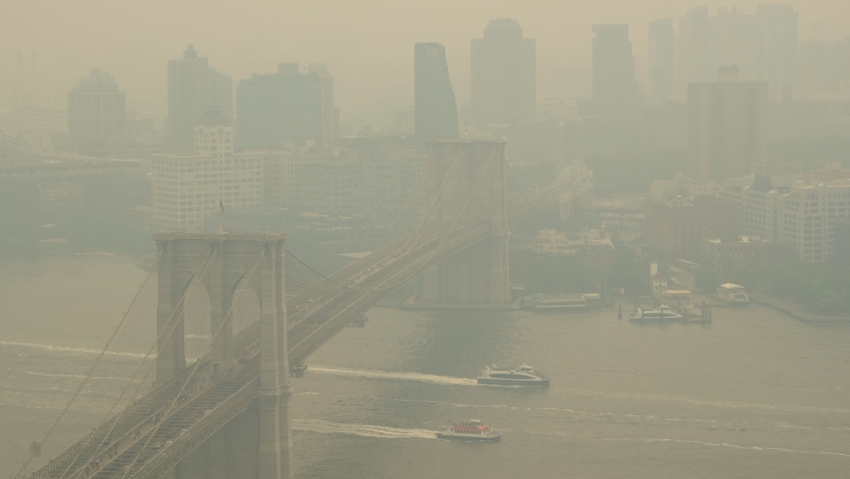 Brooklyn bridge wildfire smoke