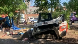 WATCH: A homeless encampment in Regina was bulldozed after calls from a property owner. Wayne Mantyka has the story. 