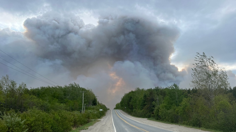 Thick smoke fills the sky as wildfires approach the municipality of Normetal, in Quebec's Abitibi-Ouest region, on Wednesday, June 7, 2023. (Marie-Michelle Lauzon/Noovo Info)