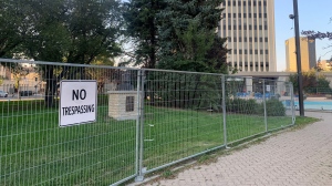 A fence has stood around the front lawn at Regina's city hall since an encampment was taken down at the end of July. (Wayne Mantyka/CTV News)