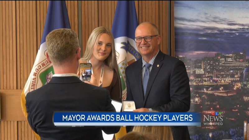 Mayor’s award for Winnipeg ball hockey players