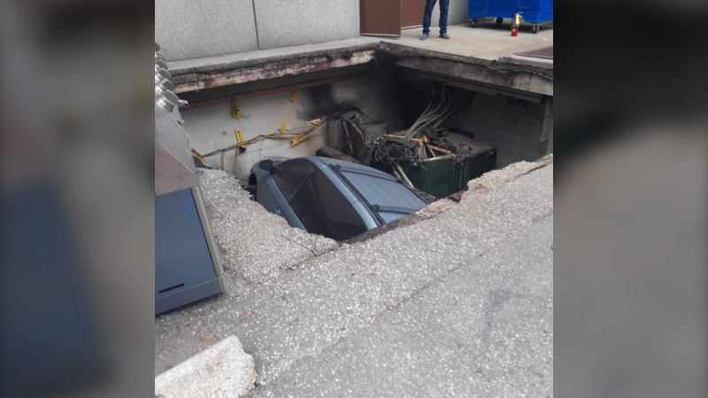 A grate and pavement over a hydro vault collapsed in downtown Windsor, Ont. on Sept. 19, 2023 after a car parked on top of it, leading to power outages. (Source: Drew Dilkens/X)