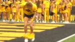 Cheerleader loses pants doing routine