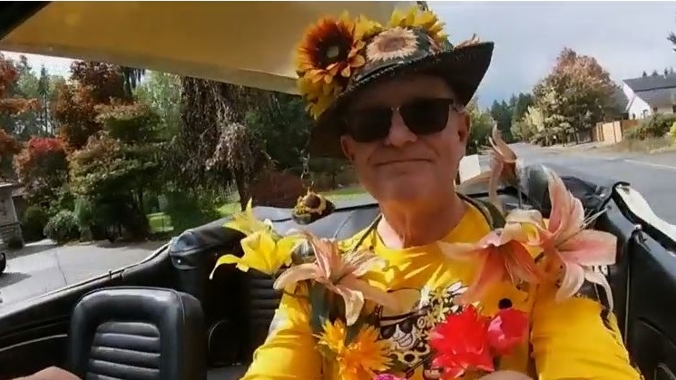 Adam Sawatsky meets a the Comox "Flowerman" striving to make his community blossom with joy. (CTV News)