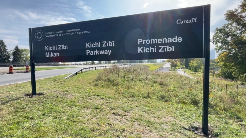 The National Capital Commission unveiled the new Kichi Zībī Mīkan sign on Friday. The NCC voted in June to rename the SIr John A. Macdonald Parkway to Kichi Zībī Mīkan. (Dave Charbonneau/CTV News Ottawa) 