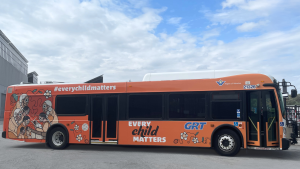 A Grand River Transit bus featuring artwork from Tsista Kennedy. (Courtesy: GRT)