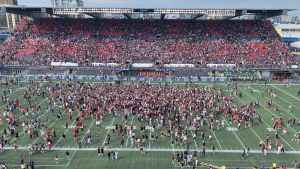 University of Ottawa students storm the field after a 18-16 Gee-Gees win over the Carleton Ravens at the 2023 Panda Game. Oct. 1, 2023. (AJ Jakubec/X)