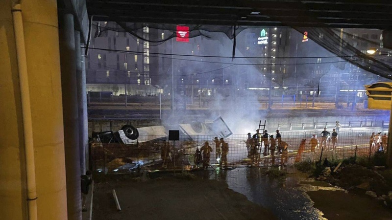 In this image made available by Italian State Police, Italian state police agents attend the scene of a passenger bus accident near the city of Venice, Italy, that fell from an elevated road, late Tuesday, Oct. 3, 2023, killing at least 21 people near the northern city of Venice. The Venice prefect said that 15 passengers survived. (Italian State Police via AP)