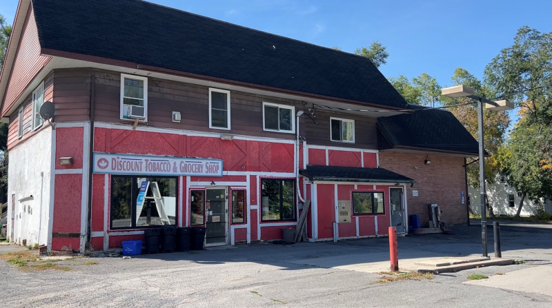 An aging building in the village of Manotick could be replaced by a Starbucks with a drive-thru. Ottawa, Ont. Oct. 3, 2023. (Tyler Fleming / CTV News Ottawa)