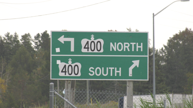 Highway 400 on-ramp sign. (Christian D'Avino/CTV News). 