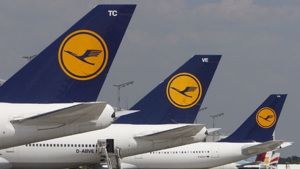 Planes of the German airline Lufthansa are seen at the airport in Frankfurt, central Germany, July 28, 2008. (AP / Daniel Roland)